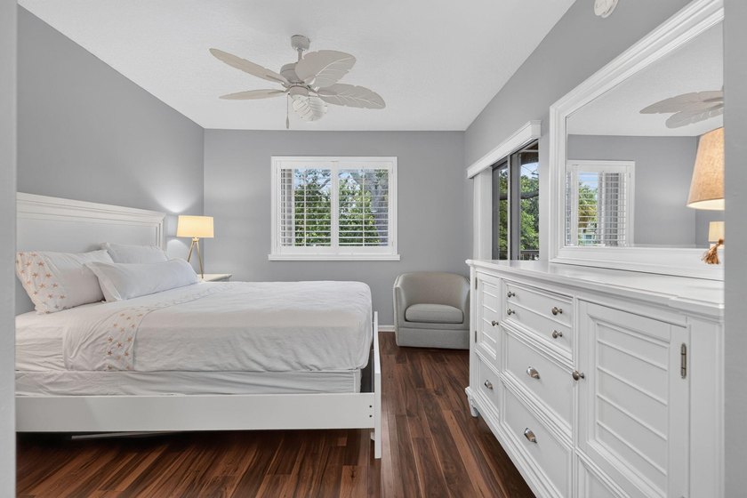3-bedroom, 2-bathroom condominium in the highly desirable - photo 8