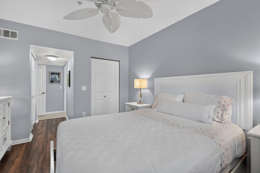 3-bedroom, 2-bathroom condominium in the highly desirable - photo 10