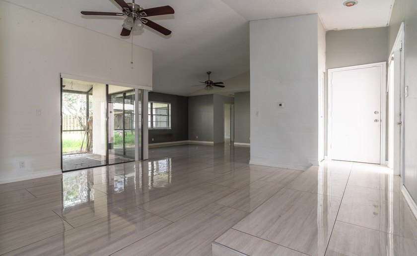 This 3-bedroom, 2-bathroom single-story home offers 1,672 square - photo 5