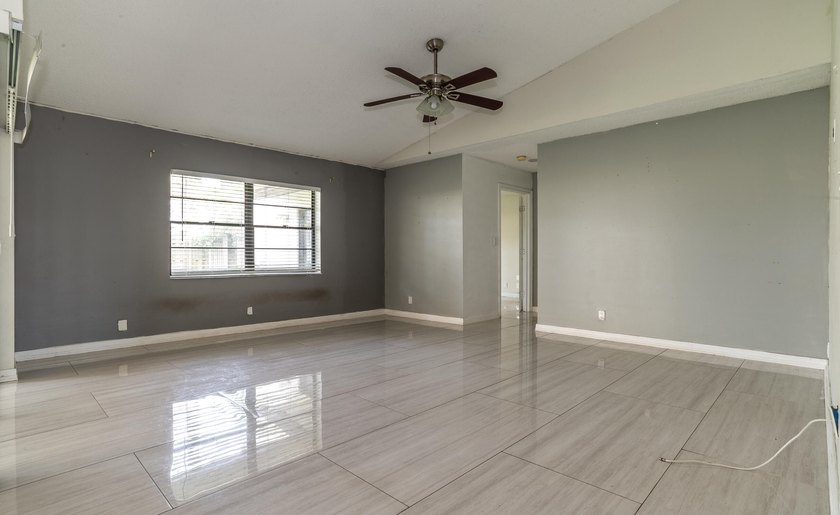 This 3-bedroom, 2-bathroom single-story home offers 1,672 square - photo 7