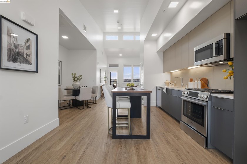 Stunning two bedroom and two bathroom Brand-New Construction in - photo 2