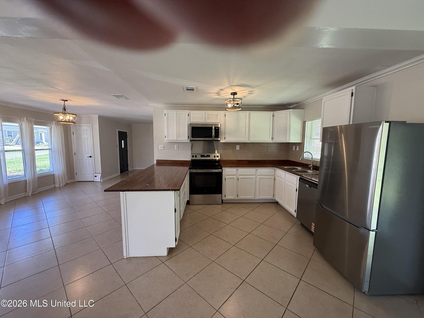 Beautifully remodeled brick ranch just a short walk to the beach - photo 8