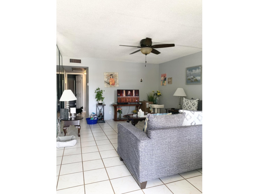 SPECTACULAR QUIET CORNER 2 BEDROOM, 2 *FULL BATHS*, UPDATED UNIT - photo 13