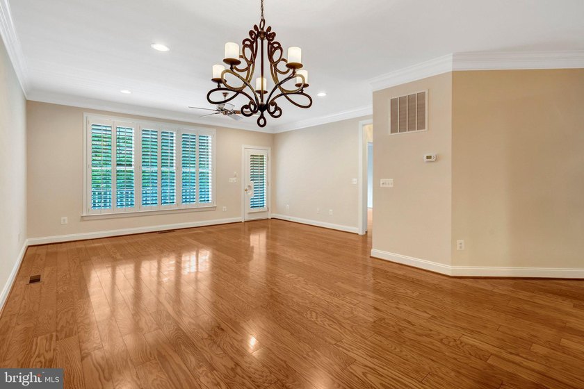 Welcome to this exceptional end-unit Glenhurst model patio home - photo 22