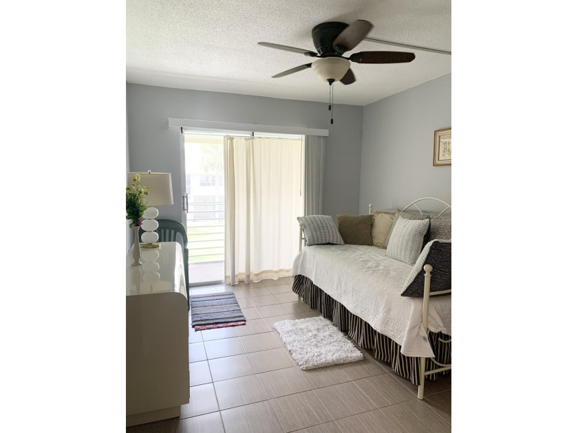SPECTACULAR QUIET CORNER 2 BEDROOM, 2 *FULL BATHS*, UPDATED UNIT - photo 23