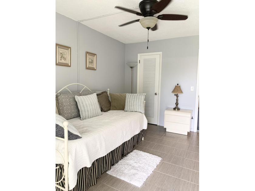 SPECTACULAR QUIET CORNER 2 BEDROOM, 2 *FULL BATHS*, UPDATED UNIT - photo 24