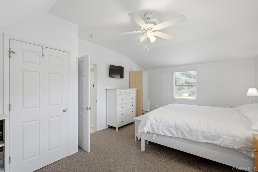 Welcome to this charming and well maintained 4 bedroom, 2 bath - photo 11