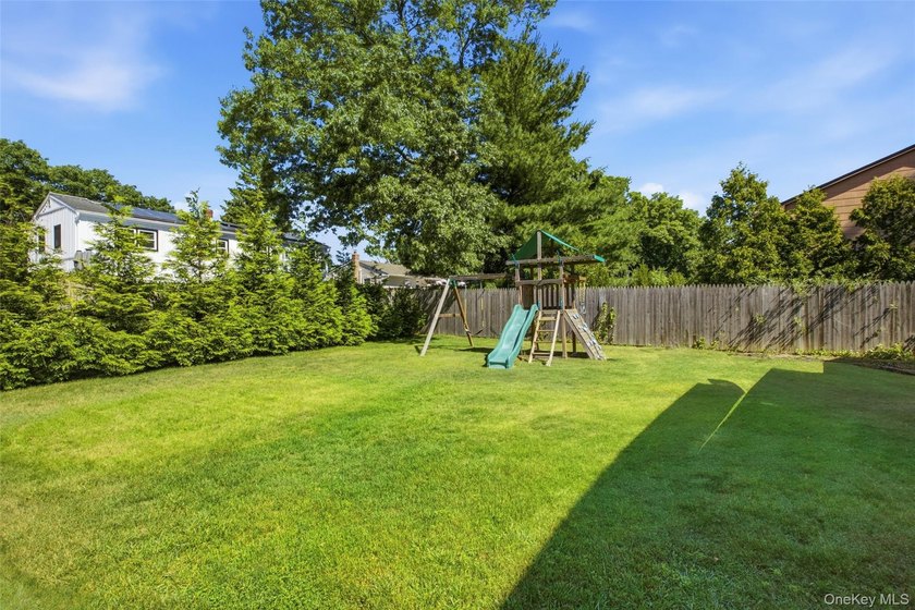 Welcome to this charming and well maintained 4 bedroom, 2 bath - photo 17