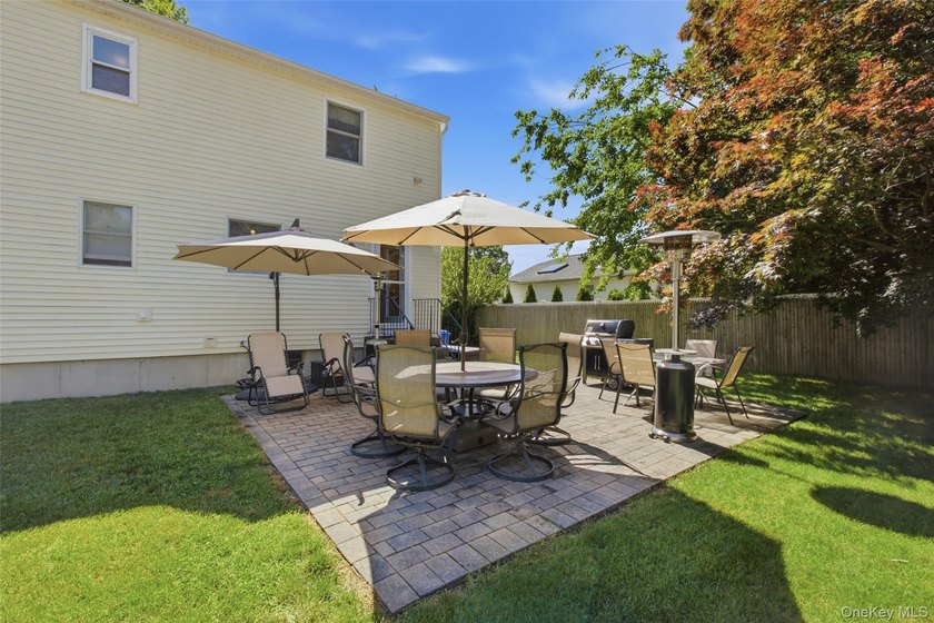 Welcome to this charming and well maintained 4 bedroom, 2 bath - photo 18