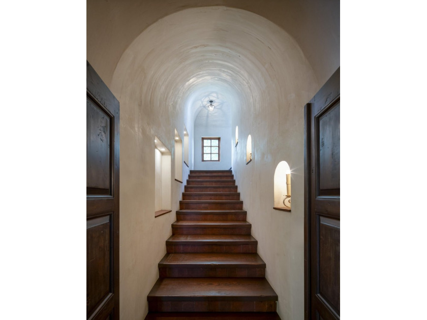 Nestled on 21.77 private acres in Bellevue, this Tuscan estate - photo 21