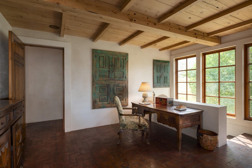 Nestled on 21.77 private acres in Bellevue, this Tuscan estate - photo 34