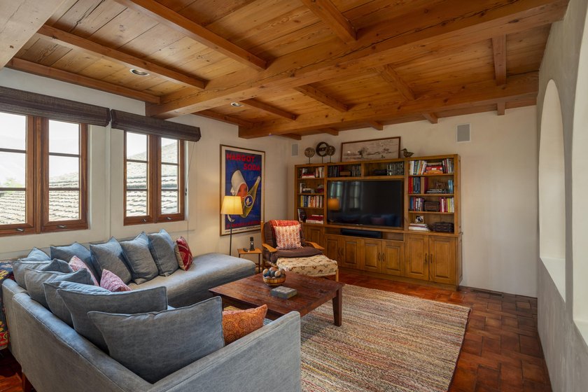 Nestled on 21.77 private acres in Bellevue, this Tuscan estate - photo 39