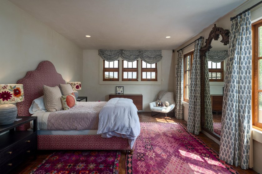 Nestled on 21.77 private acres in Bellevue, this Tuscan estate - photo 40