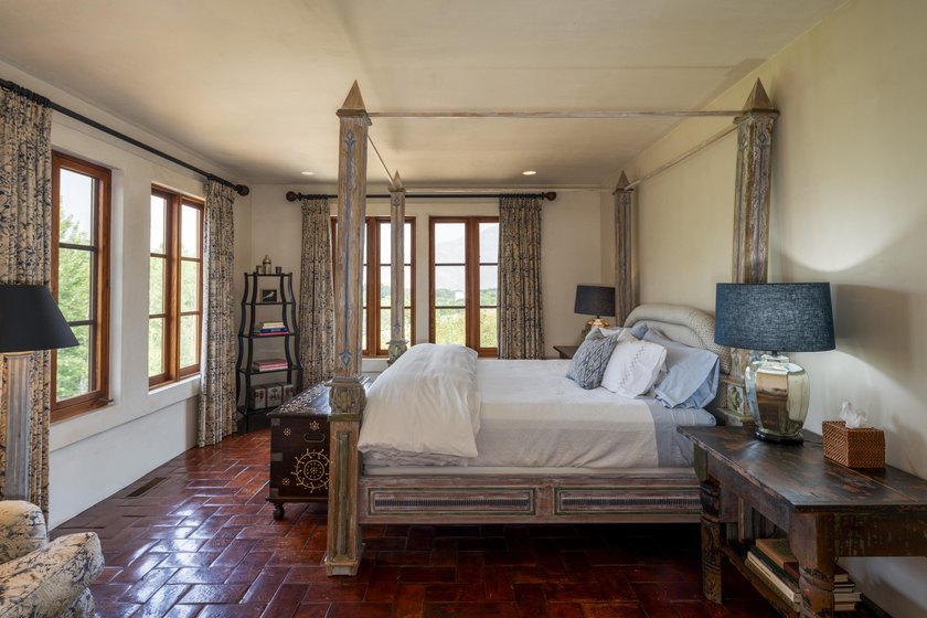 Nestled on 21.77 private acres in Bellevue, this Tuscan estate - photo 43