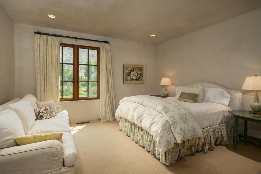 Nestled on 21.77 private acres in Bellevue, this Tuscan estate - photo 47