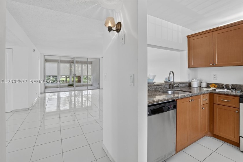 This amazing beautiful condo 3/2 on the second floor in Sabal - photo 7