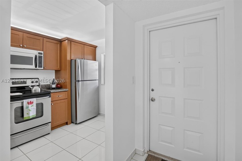 This amazing beautiful condo 3/2 on the second floor in Sabal - photo 8