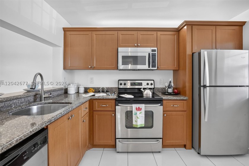 This amazing beautiful condo 3/2 on the second floor in Sabal - photo 9