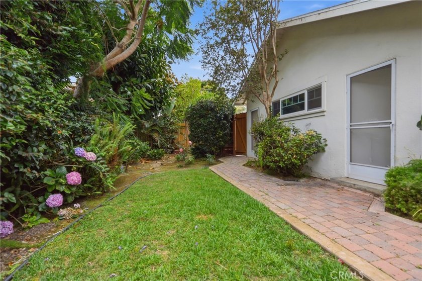 Charming 1920s single-level home situated in the highly - photo 26