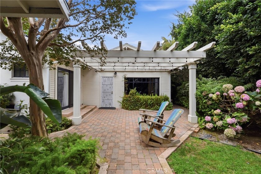 Charming 1920s single-level home situated in the highly - photo 28