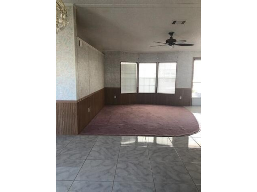 Immaculate and in great condition home on a beautiful lot in the - photo 3