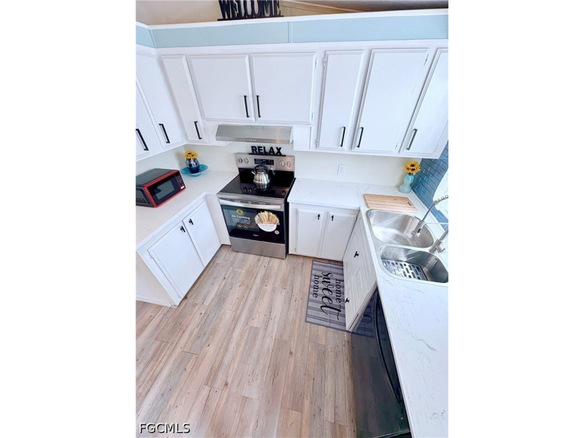 Discover comfort and convenience in this spacious manufactured - photo 14