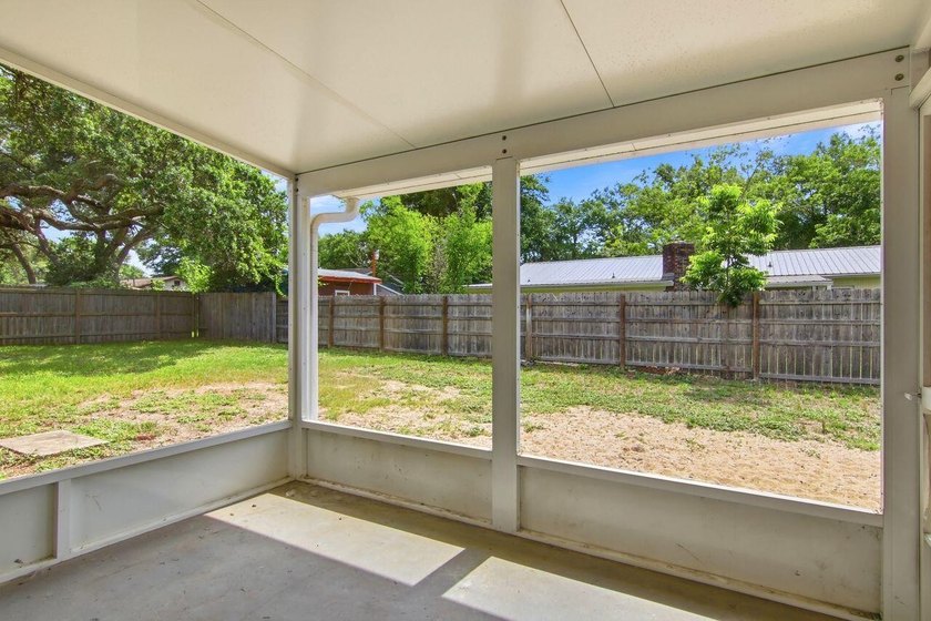 Great Investment or Starter Home in Shalimar! Solid block/brick - photo 33