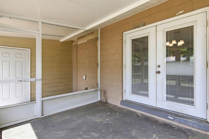 Great Investment or Starter Home in Shalimar! Solid block/brick - photo 34