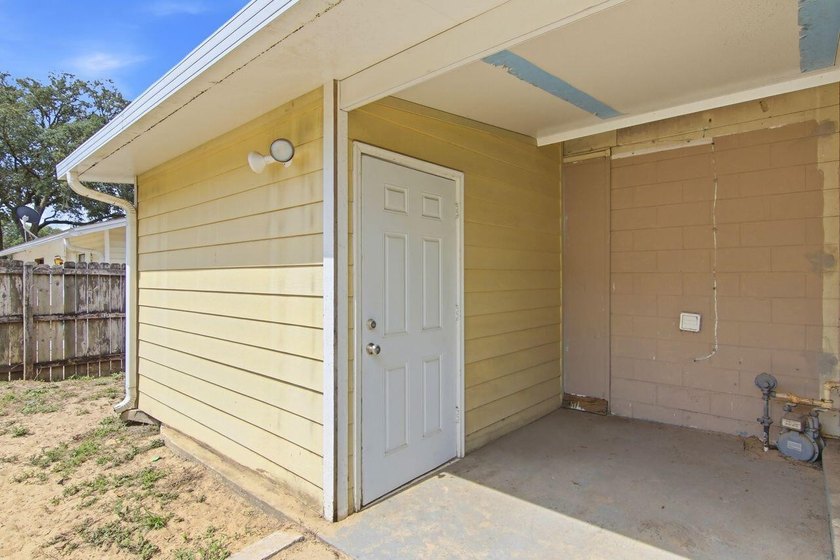 Great Investment or Starter Home in Shalimar! Solid block/brick - photo 35