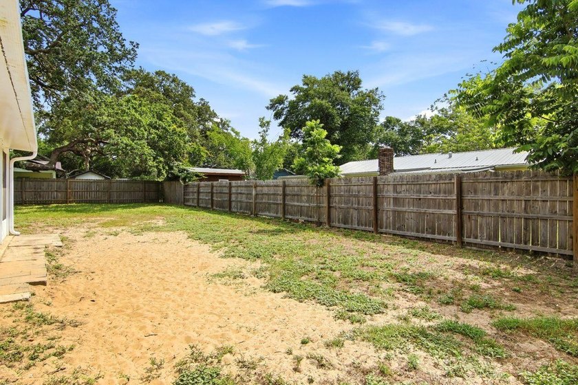 Great Investment or Starter Home in Shalimar! Solid block/brick - photo 36