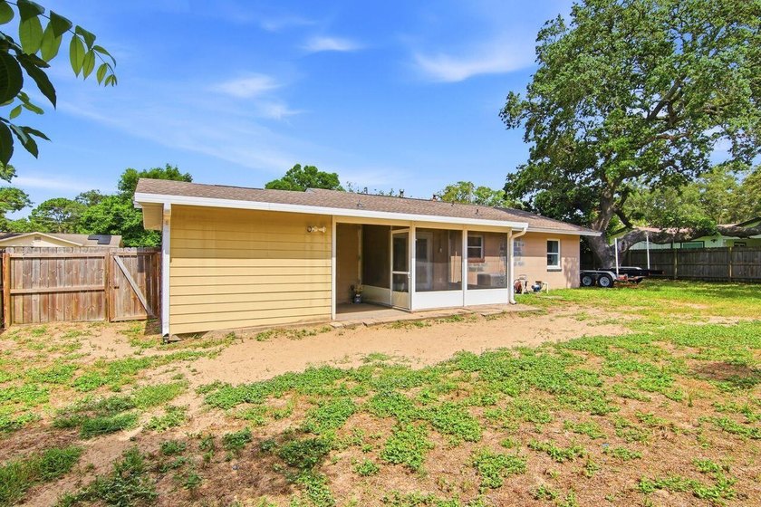Great Investment or Starter Home in Shalimar! Solid block/brick - photo 37