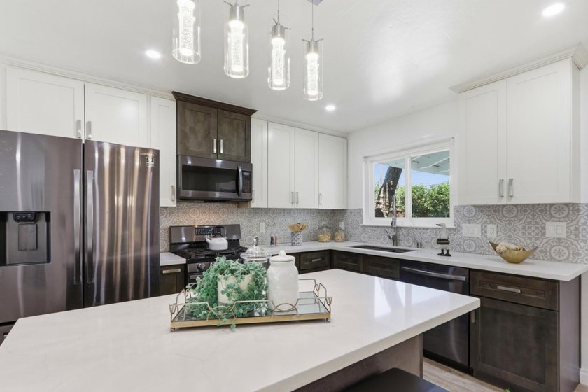 NORTH-EAST FACING Elegantly Updated HOME with FEEL-GOOD Factor - photo 17