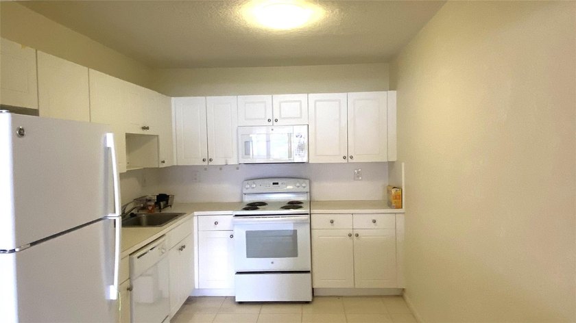 Ideal investment opportunity, just west of Federal HWY! This - photo 2