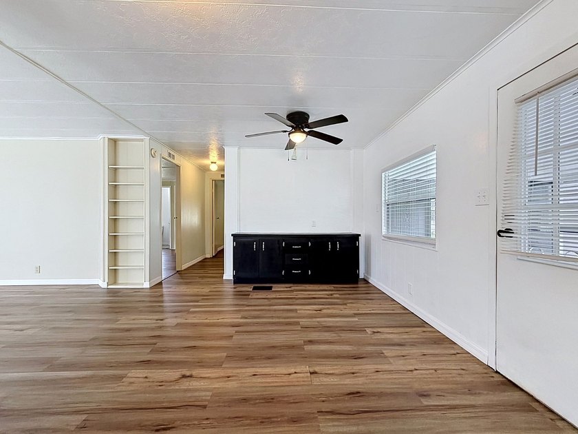 Completely remodeled 2 bedroom, 2 bathroom home located in an - photo 5