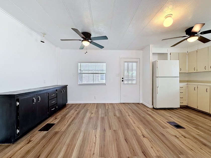 Completely remodeled 2 bedroom, 2 bathroom home located in an - photo 6