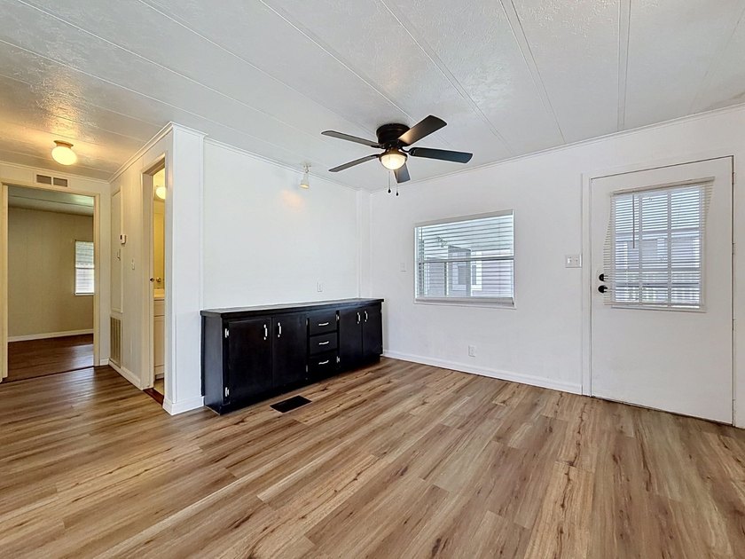 Completely remodeled 2 bedroom, 2 bathroom home located in an - photo 7