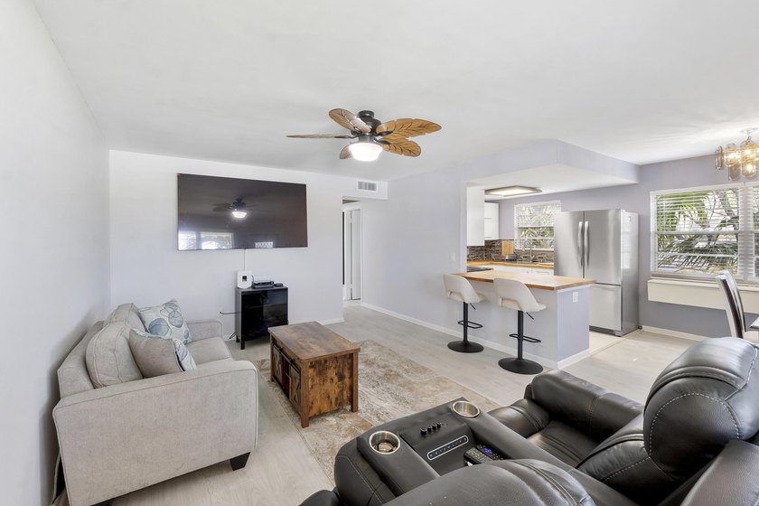 Welcome to your dream unit in Century Village East! This move in - photo 3