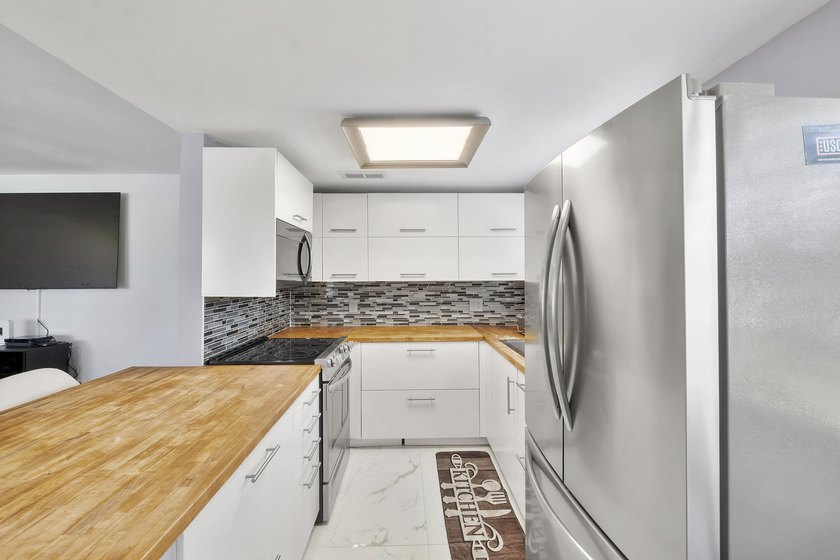 Welcome to your dream unit in Century Village East! This move in - photo 5