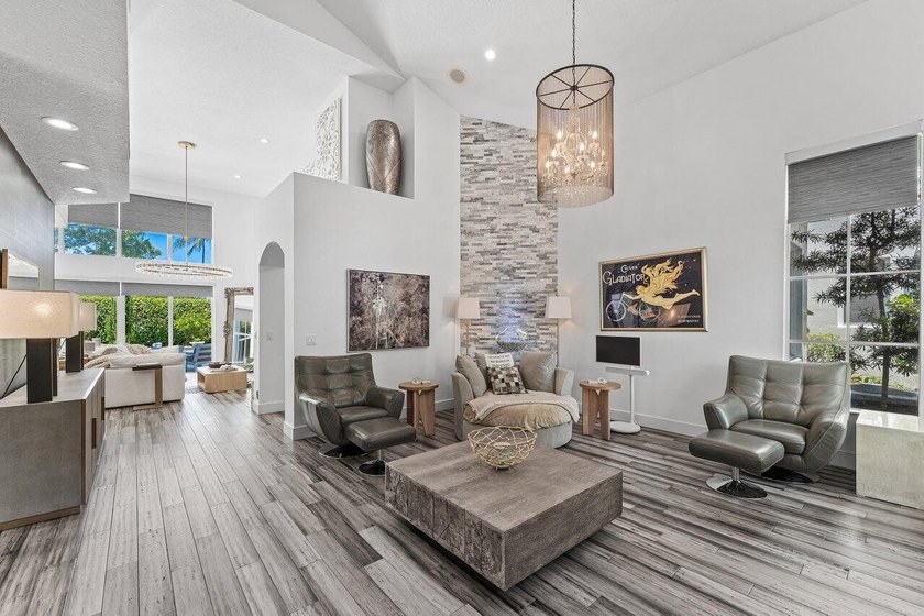 Stunning, completely renovated 4 BD / 3.5 BA in Stratford Green - photo 3