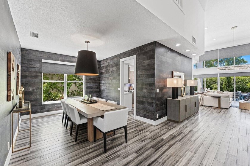 Stunning, completely renovated 4 BD / 3.5 BA in Stratford Green - photo 5