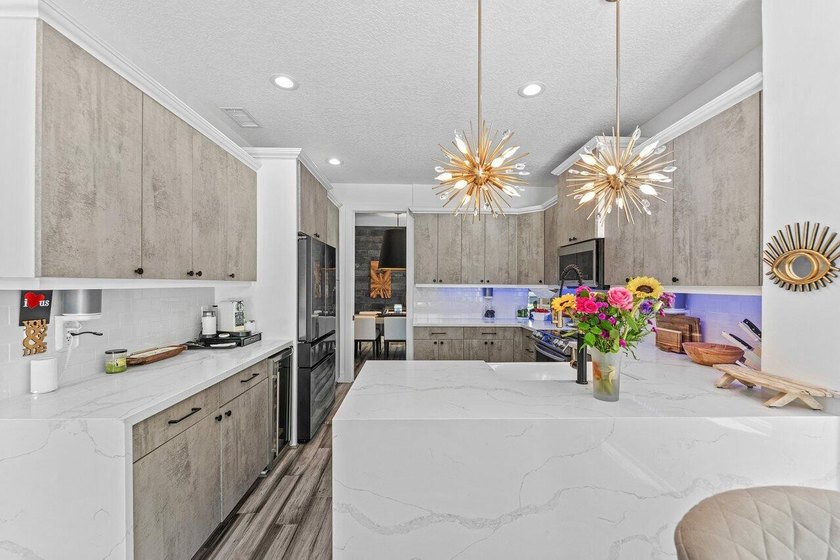 Stunning, completely renovated 4 BD / 3.5 BA in Stratford Green - photo 9