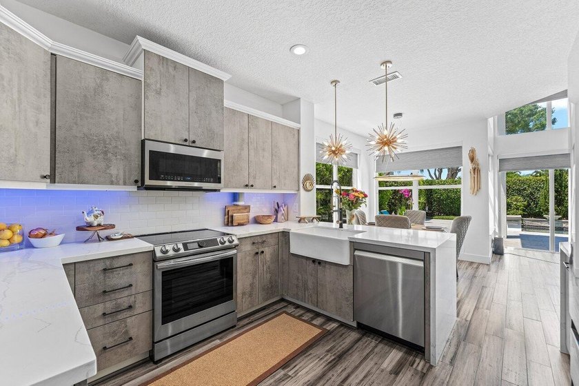 Stunning, completely renovated 4 BD / 3.5 BA in Stratford Green - photo 10
