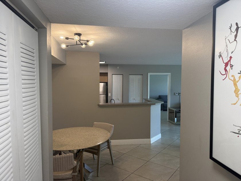 This turnkey, well-maintained first-floor 2-bedroom, 2-bath - photo 4
