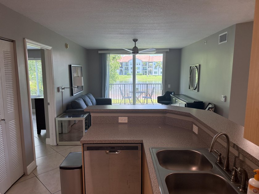This turnkey, well-maintained first-floor 2-bedroom, 2-bath - photo 9