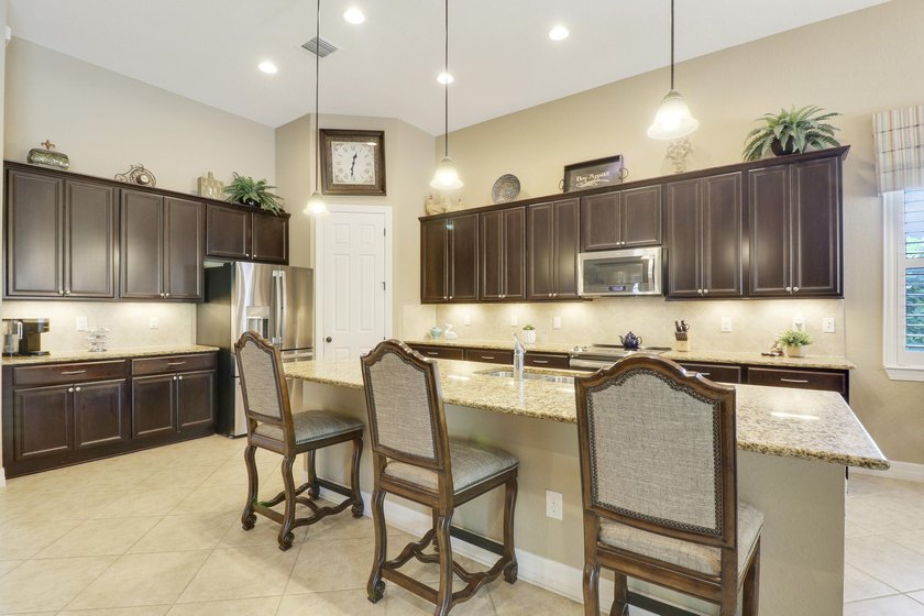 Welcome to your dream home! This stunning 1-story 4-bedroom - photo 9
