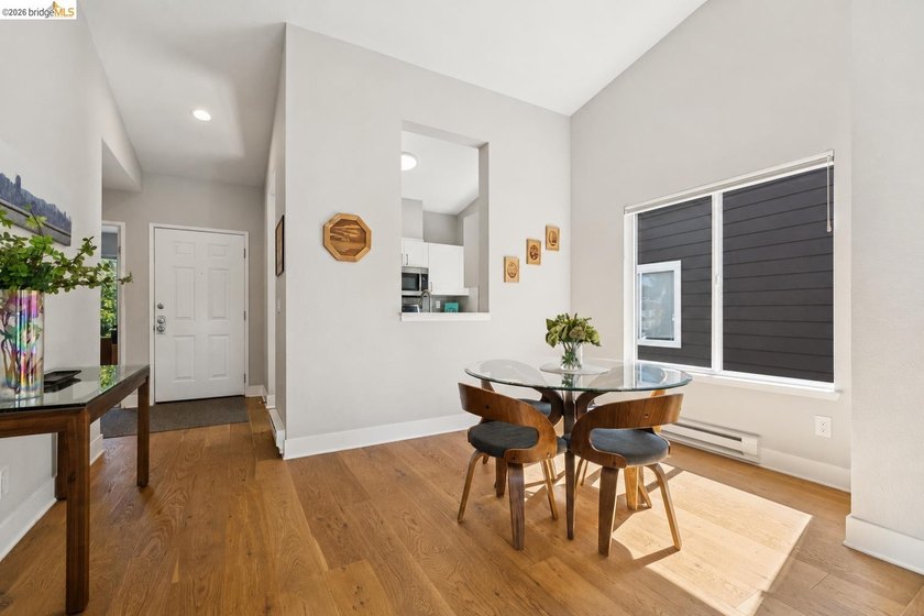 This is one of the largest 2-bedroom, 2-bath upper-level corner - photo 10