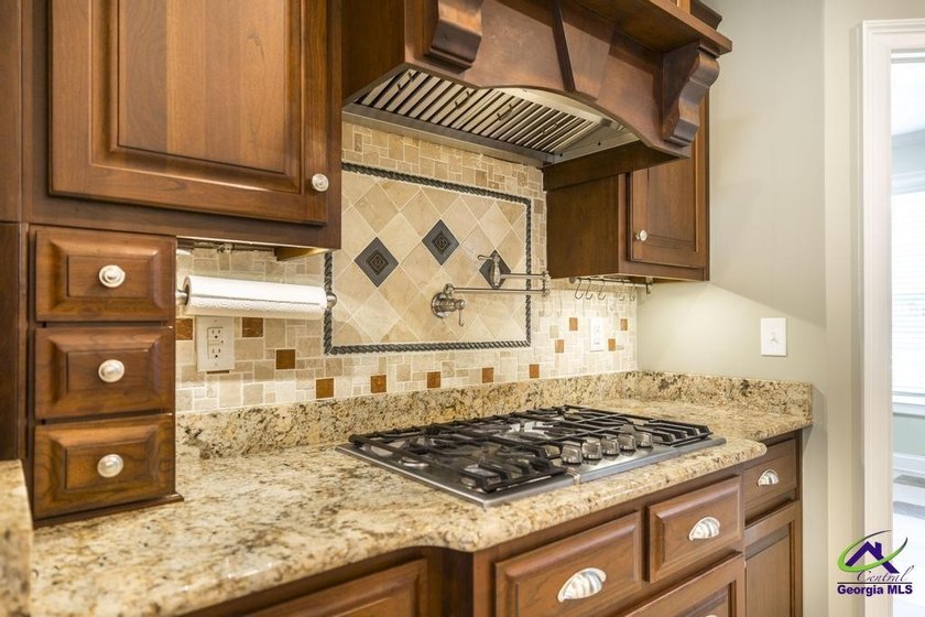 Welcome home to this stunning custom-built, four-sided brick - photo 11