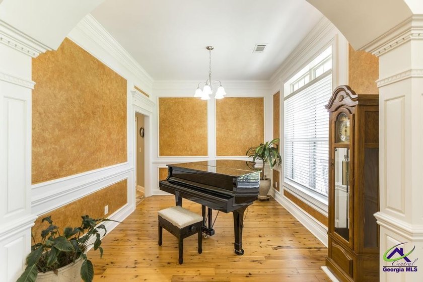 Welcome home to this stunning custom-built, four-sided brick - photo 15