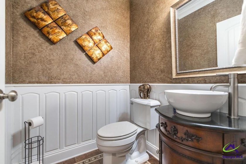 Welcome home to this stunning custom-built, four-sided brick - photo 17