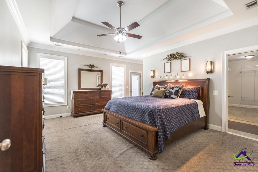 Welcome home to this stunning custom-built, four-sided brick - photo 18